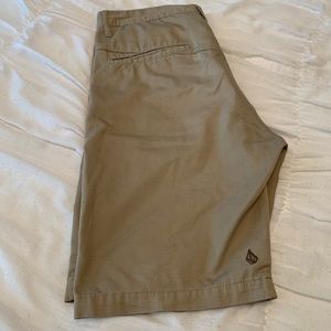 Men’s volcom khaki shorts